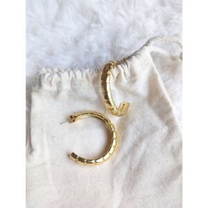 🎀 J. CREW Gold Tone Ridge Cut Hoop Earrings